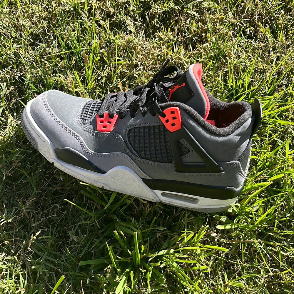 Retro Air Jordans Size: 7 Youth